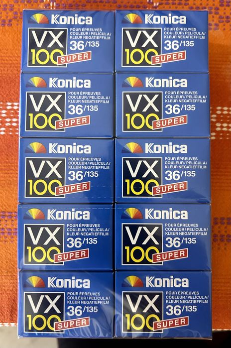 Rolos de filme fotografico expirado de cores