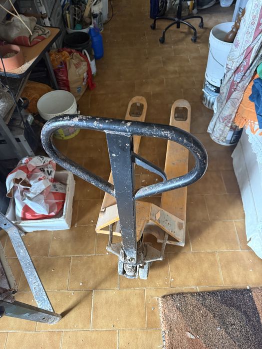 Porta-Paletes Manual Hidráulico (2500kg) – Reforçado e Funcional