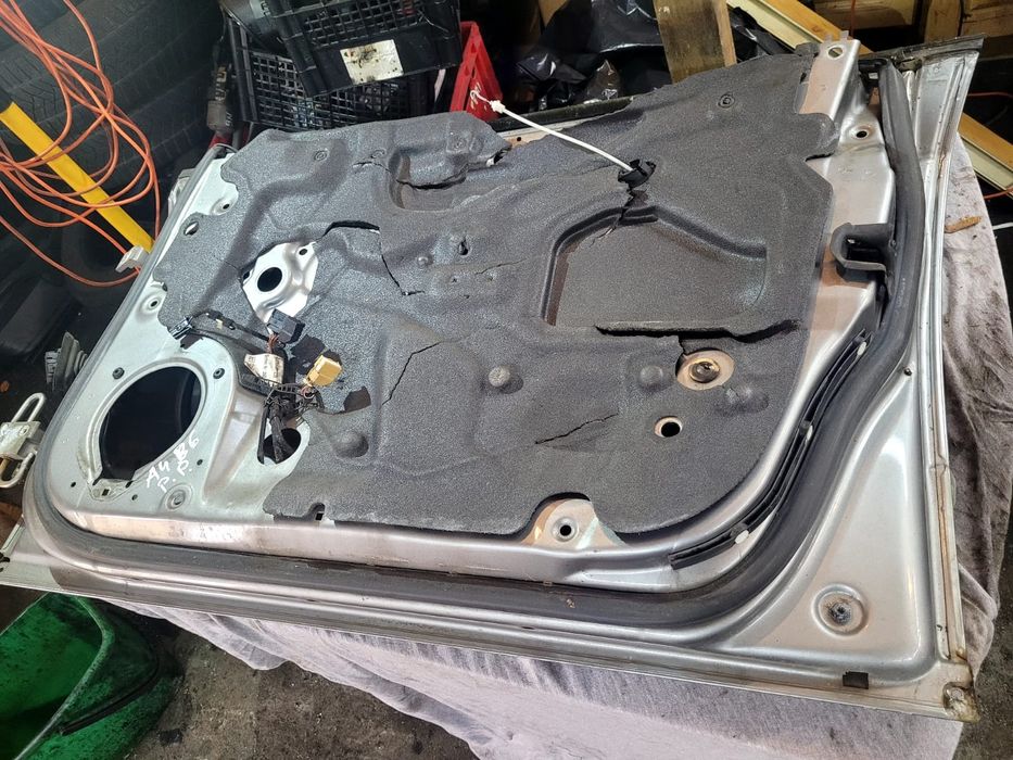 Drzwi prawe przód przednie Audi A4 B6 00- kod lakieru LY7Q