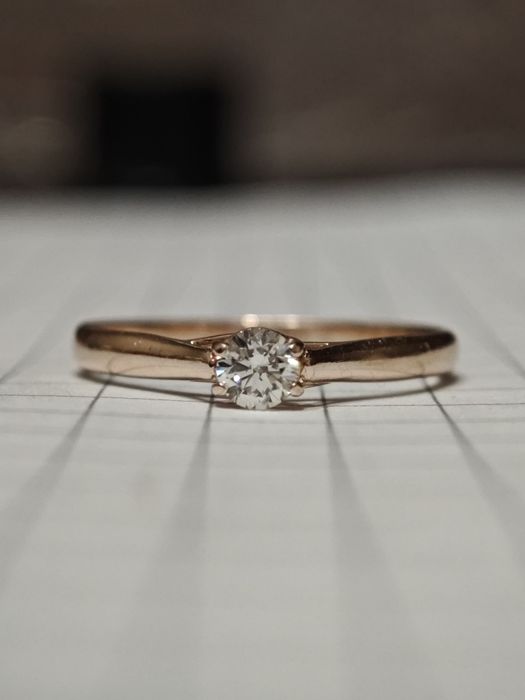 Золота каблучка, з діамантом,, 585 проба.