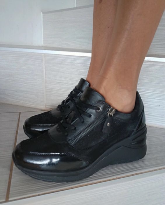 Buty damskie skórzane na koturnie Lasocki 37