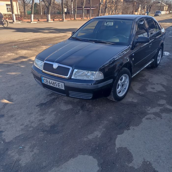 Продам машину Шкода Октавія Тур 2003р з пробігом 264514 тис/км, все працює вся повністю обслужена, сів і поїхав.