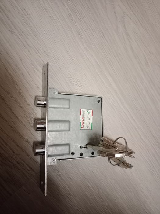 Продам замок врізний сувальдний SECUREMME