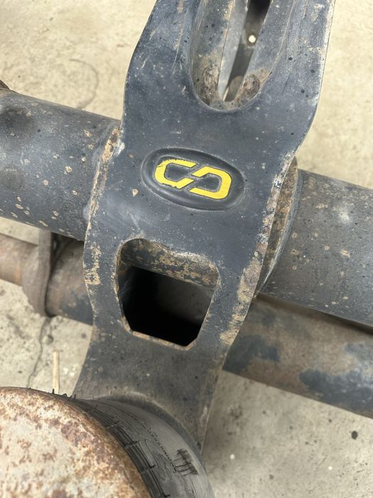 Вісь напівпречіпа гігант