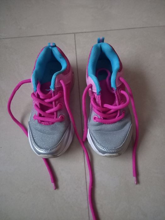 Dziewczęce buty sportowe rozmiar 25