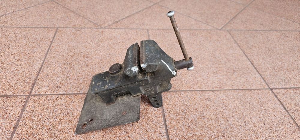 Stare imadło aluminiowe sygnowane