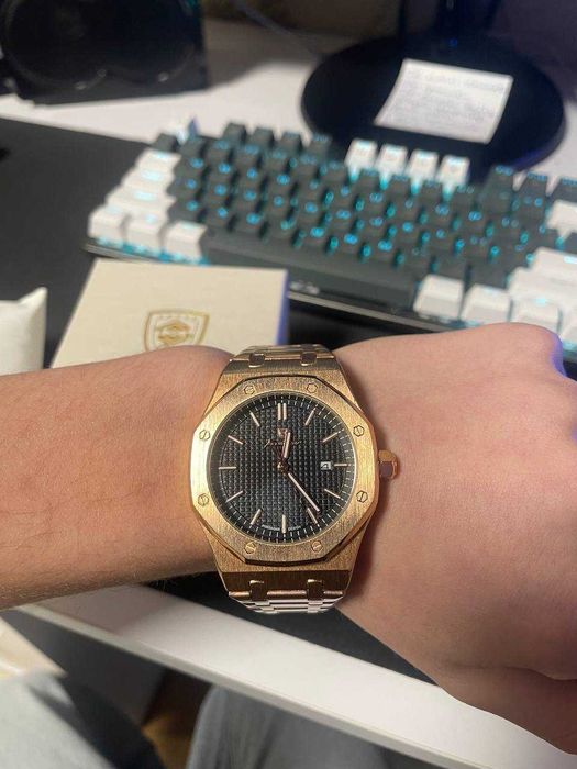 Продам новий  золотий годинник