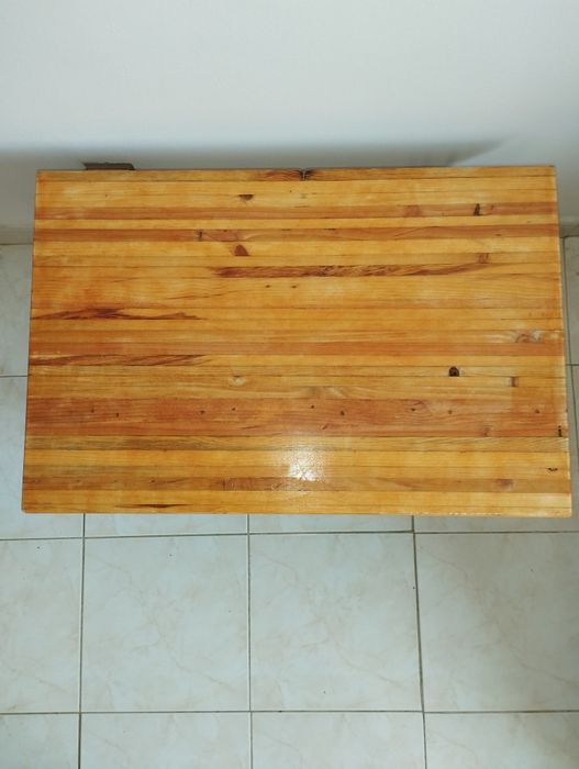 Mesa de centro em Madeira
