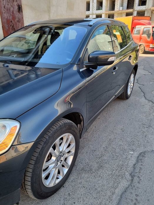 Volvo XC60 2.4D D5 автомат Summum