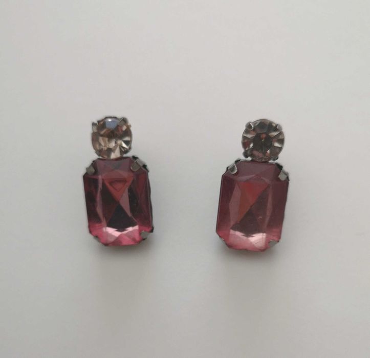 Brincos pequenos com pedras rosadas e brancas Parfois
