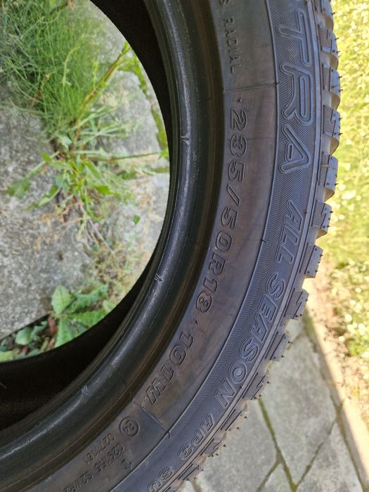 Opony wielosezon 235/50R18 7,5mm 22r. 2szt