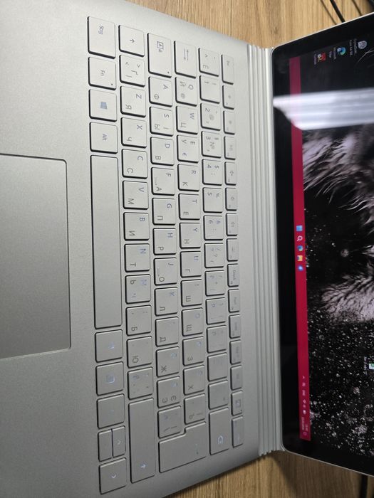 Microsoft Surface Book 2 , 8/256 gb