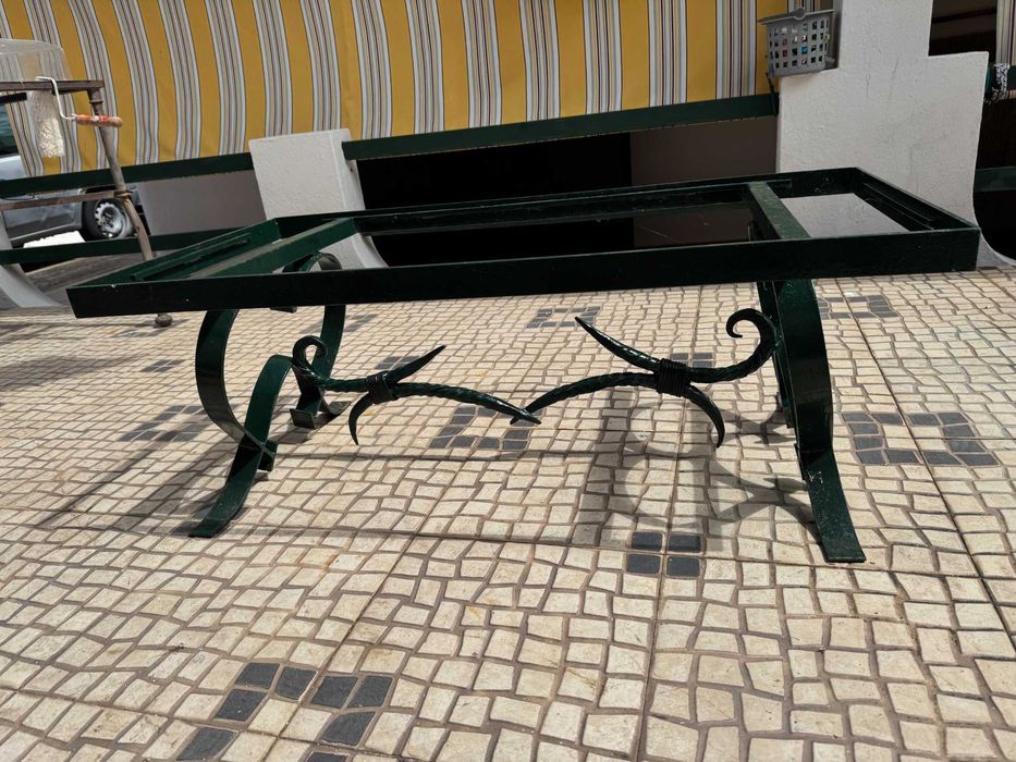 Mesa de centro em ferro forjado