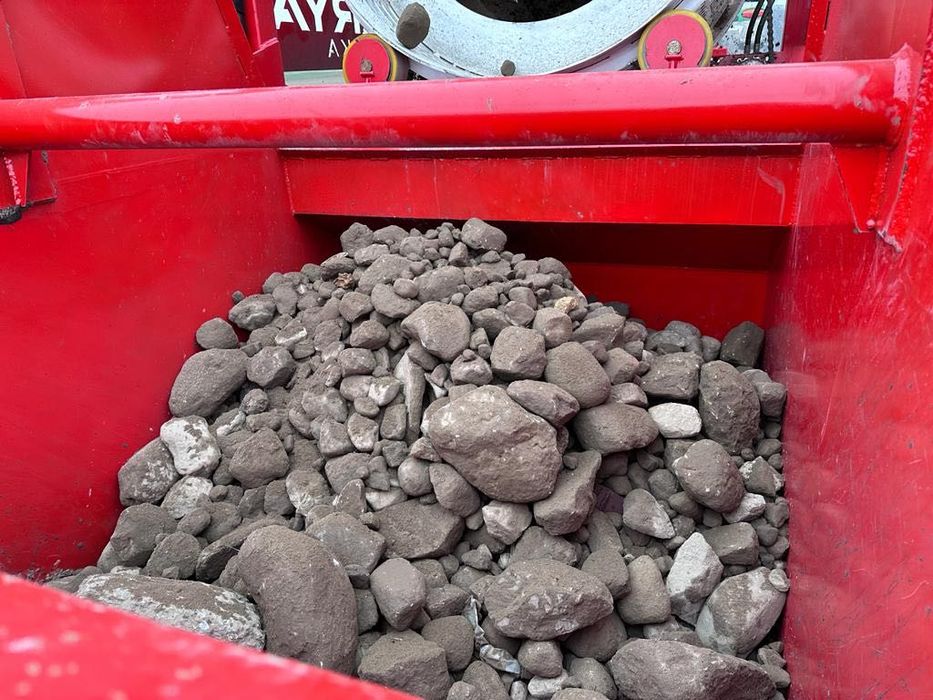 Maszynowe zbieranie kamieni , odkamienianie pól