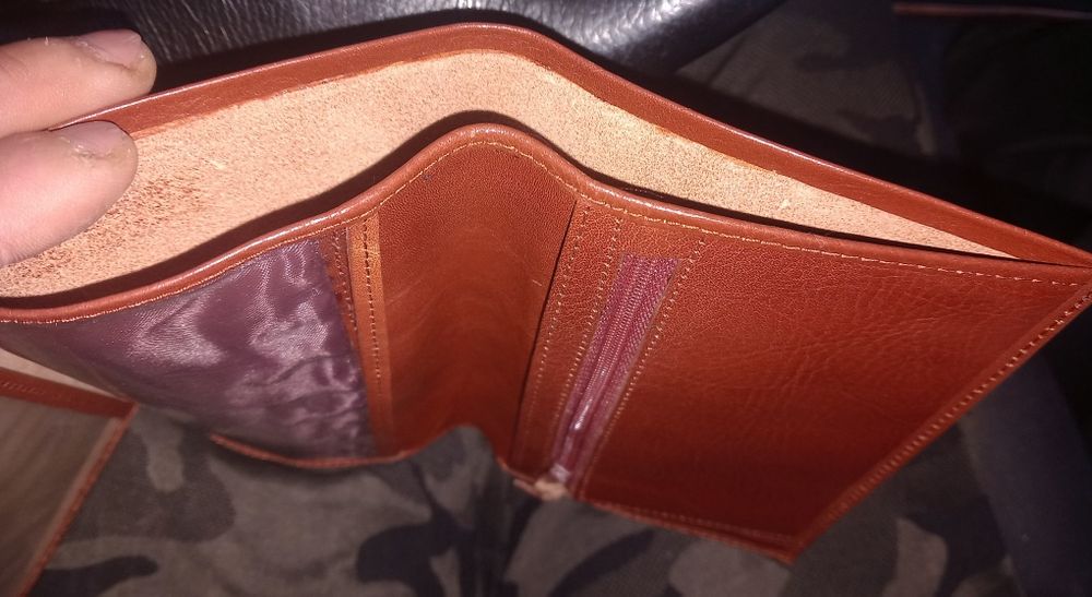 Carteira nova em pele
