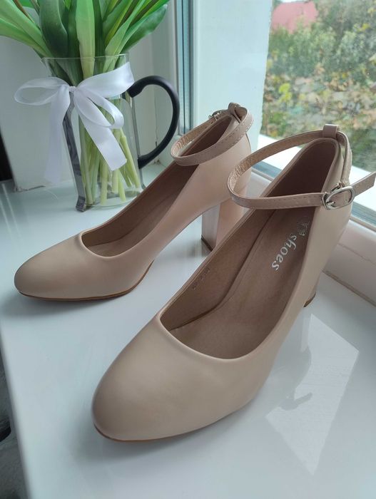 Туфлі класичні, бежеві