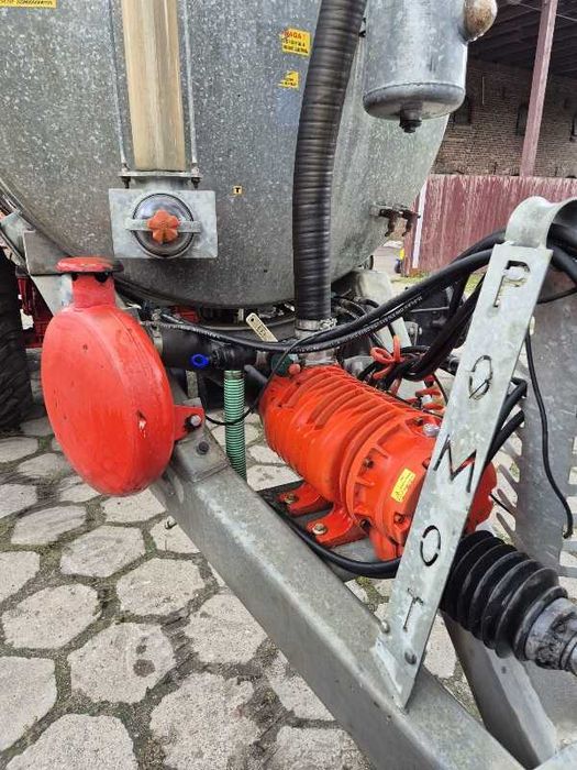 Beczka wóz asenizacyjny POMOT CHOJNA T546 konstrukcja RAMOWA tylny tuz