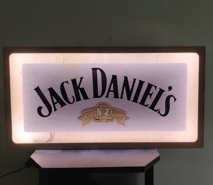 Skrzynka Johnnie Walker, sklejka, grawerowanie