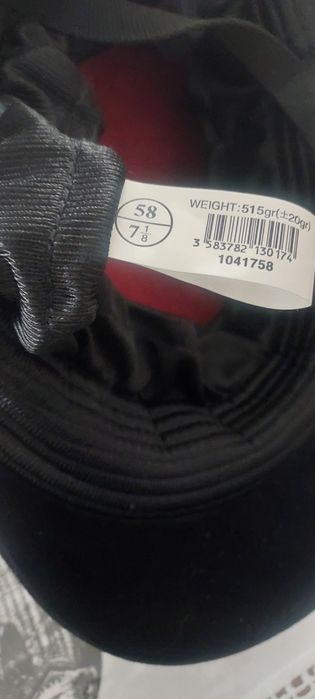 Botas e calças cavaleiro e chapeu