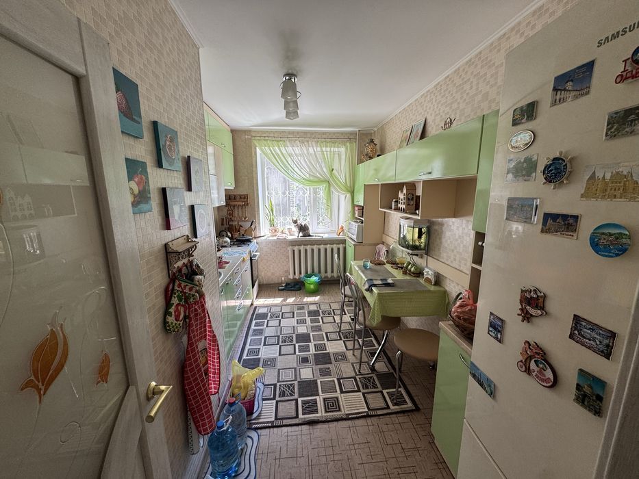 Трехкомнатная квартира на 40 лет в кирпичном доме. От хозяина