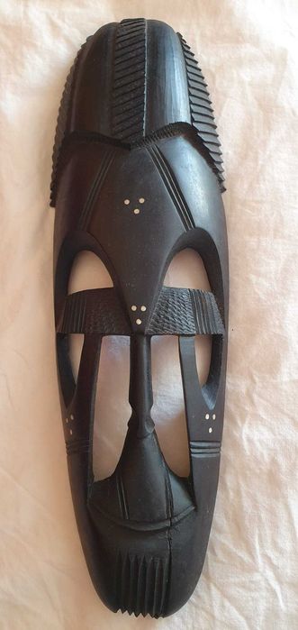 Máscara Africana em madeira em bom estado