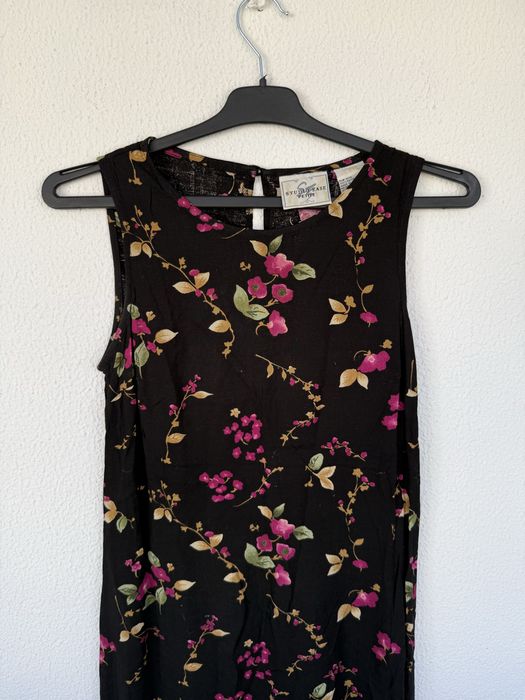 Vestido preto floral sem mangas – estilo casual/elegante
