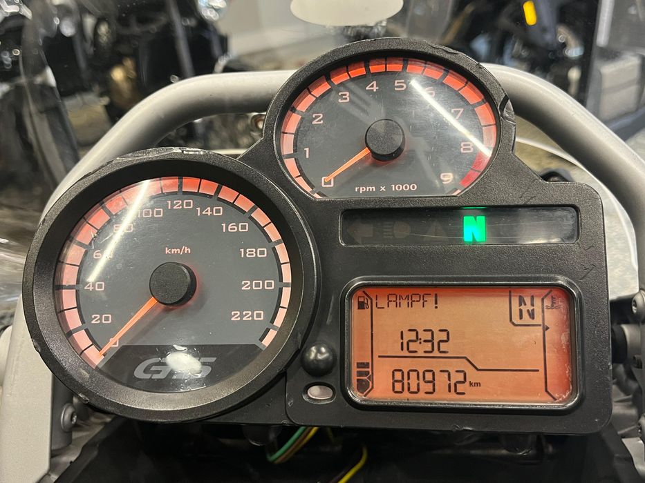 BMW GS 1200 de 2006 Optima com Top Case e Crash Bars, Akaprovic