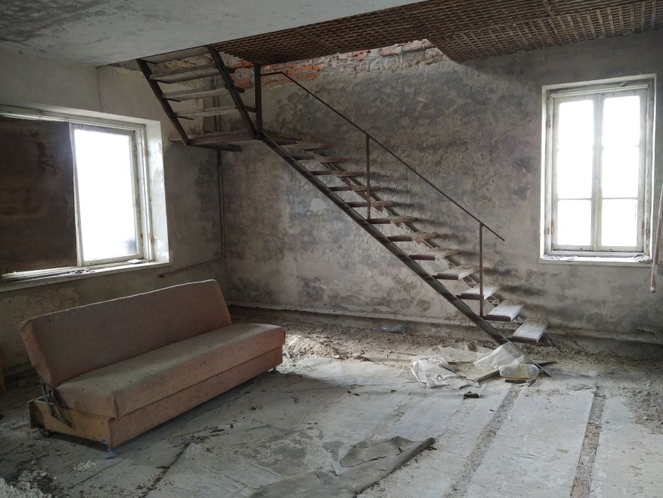 Будинок.         .