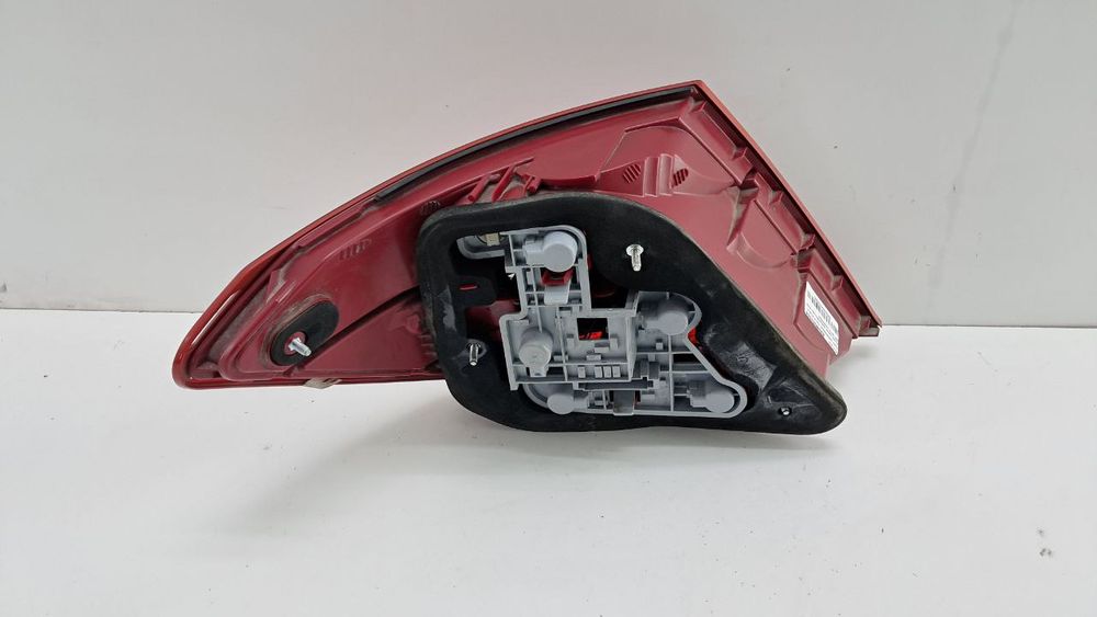 Фонарь задний правый стоп Mercedes W204 2007-2011 A2048202064