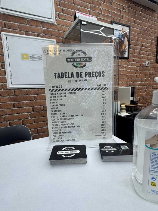 Trespasse de Barbearia em Amora