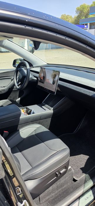 Tesla Y Juniper RWD Premium