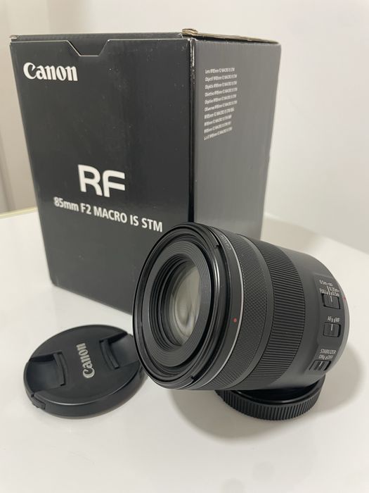 Canon RF 85mm F2 Macro IS STM