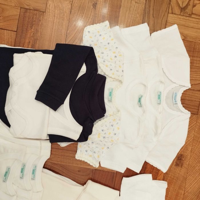 Bodies para bebé, sem uso. Vendido