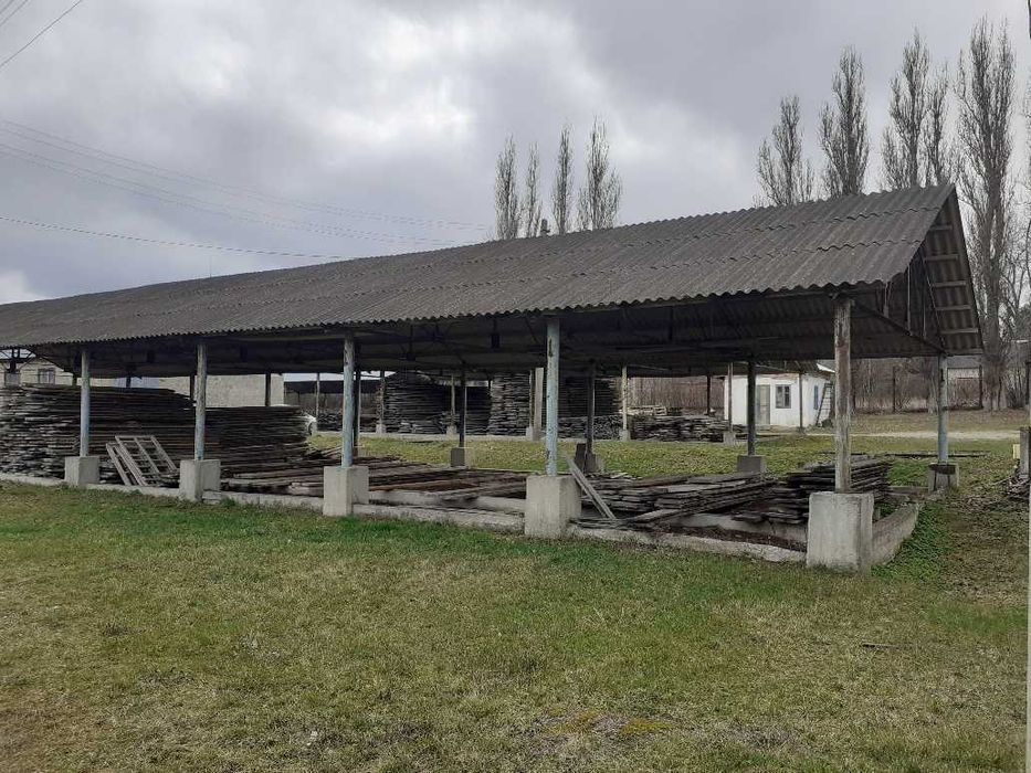 Продається  підприємство із земельною ділянкою.