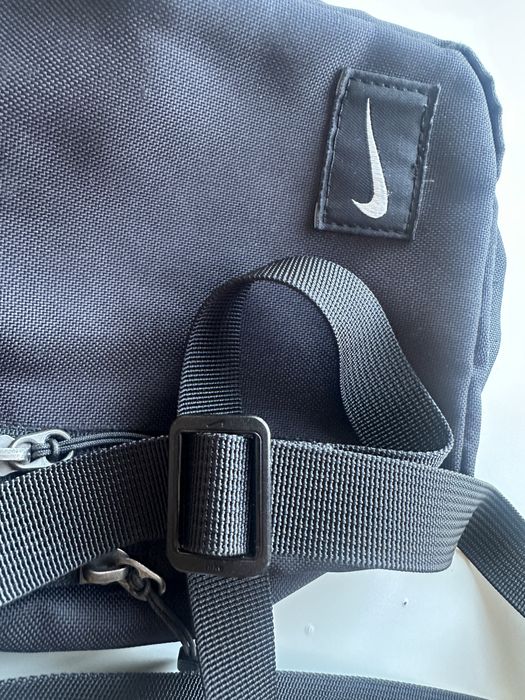 Saszetka Nike Core Small Items II