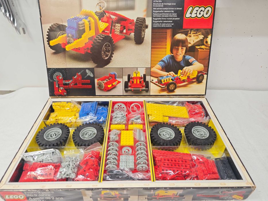 Lego Technic 853 "Auto Chassis"; 1977; [148]