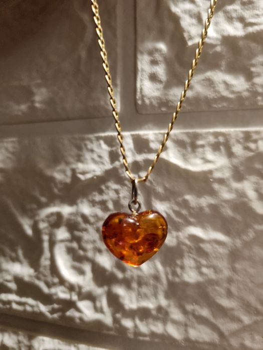 Serduszko wisiorek bursztyn