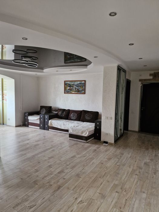 Квартира подобово з сучасним ремонтом.Ціна договірна.