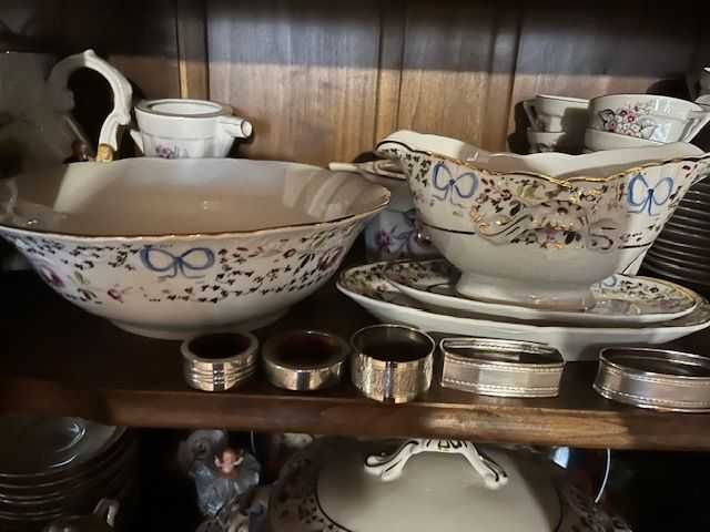 Serviço jantar 70 peças de porcelana pintado à mao Vista Alegre