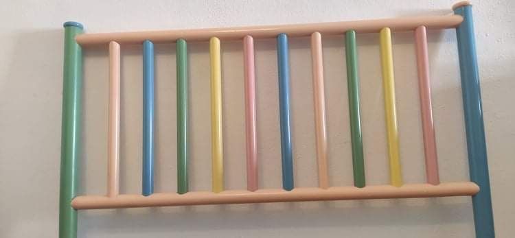 Vendo cama corpo e meio com colchão