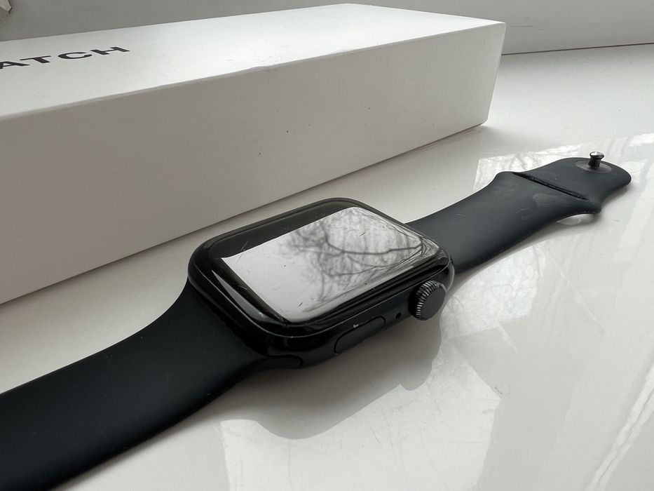 Apple watch SE ( 2nd Gen ) 44mm M/L