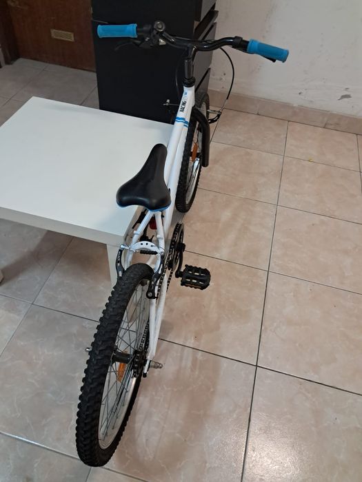 Bicicleta B-twin 20' para crianças entre 6 e 9 anos