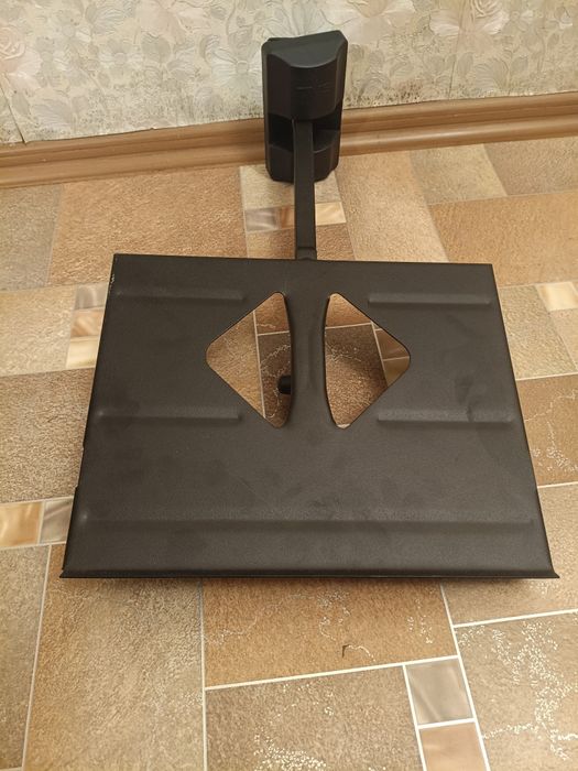 Полиця настінна металева.