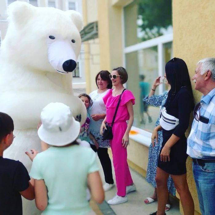 Білий ведмідь велетень.Привітання від мішки.Аніматор білий ведмедик