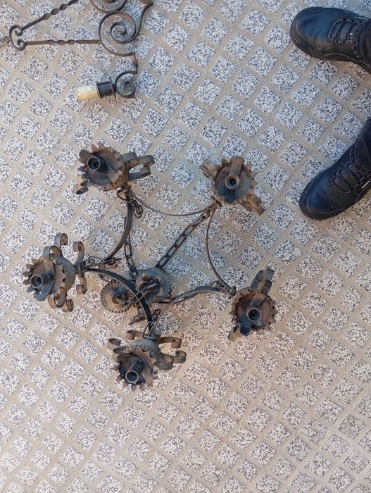 Candeeiros antigos em ferro .são três