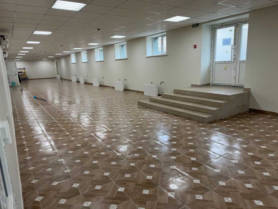 Фасадне приміщення під магазин в оренду. Від власника!