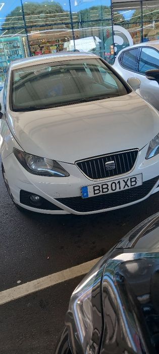 Veículo usado em bom estado vende-se