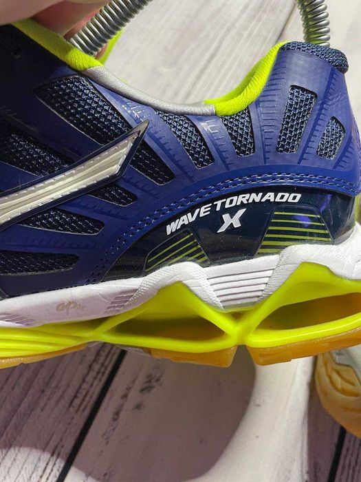Кроссовки Mizuno Wave Tornado X