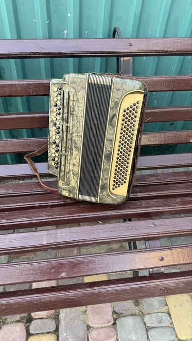 Баян акардіон гармонь