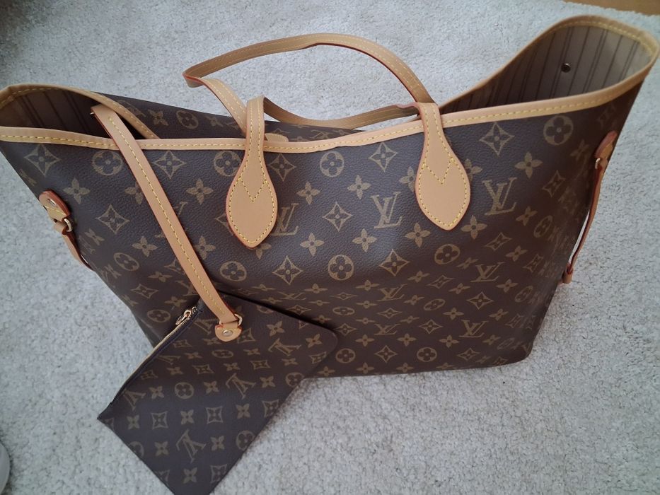 Mala padrão Louis Vuitton